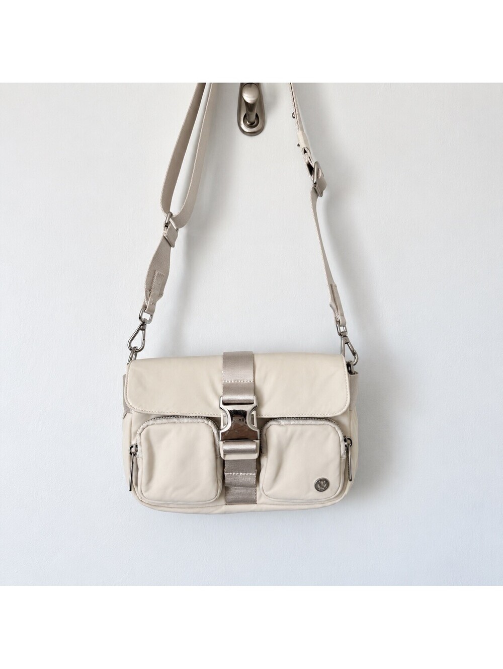 Lululemon Wunderlust Multi-Pocket Crossbody Bag 3L Light Ivory Travel EUC W9FKSS
